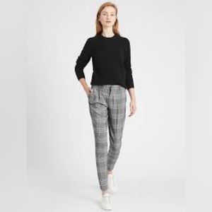 Banana Republic NWOT High Rise Pleated Tapered Leg Plaid Trousers